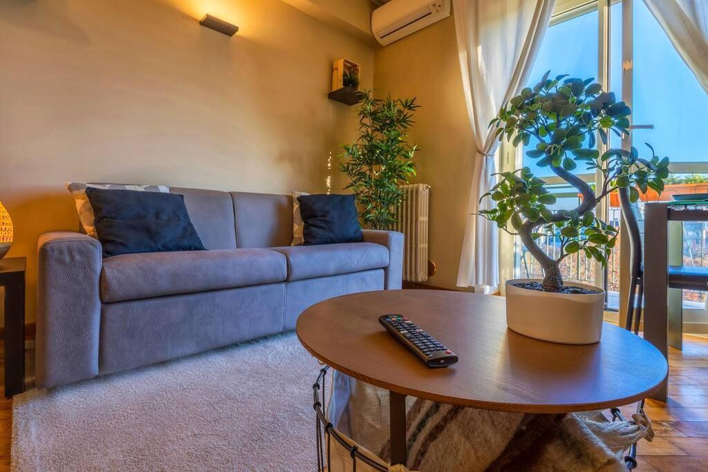 Sunny & Updated Flat With Panoramic View 50m From M4 Stop * Mailand